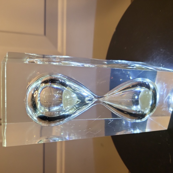 Vintage Lucite Hour Glass Timer Paperweight 6" - Picture 3 of 12